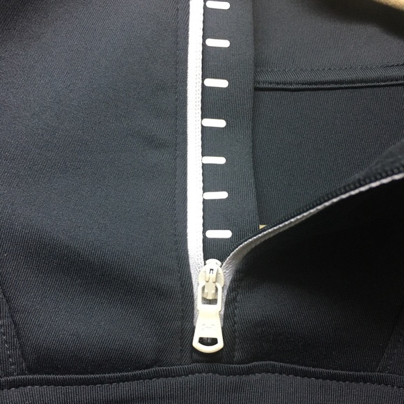 Under Armour 1/4 zip pullover - Picture 5 of 7